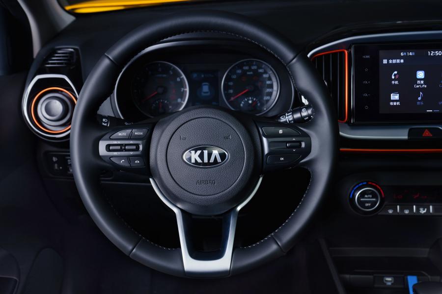 Панель приборов Kia KX1 2018 года  (фото 6 из 8)